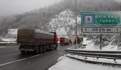 Bolu Dağı’nda kar yağışı etkili oluyor