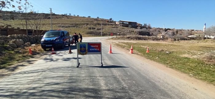 Afyonkarahisar’da bir köy ve bir binada Kovid-19 karantinası