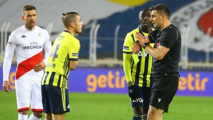 Fenerbahçe’den ”var” tepkisi: ”9 saniyelik orta oyunu”