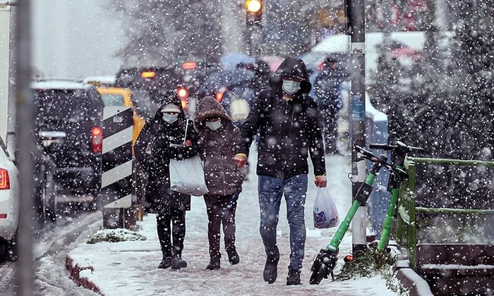 İstanbul’da kar yüzünü gösterdi