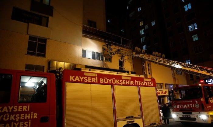 Kayseri’de iş merkezinde çıkan yangın söndürüldü