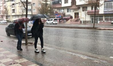 Kırşehir’de dolu etkili oldu