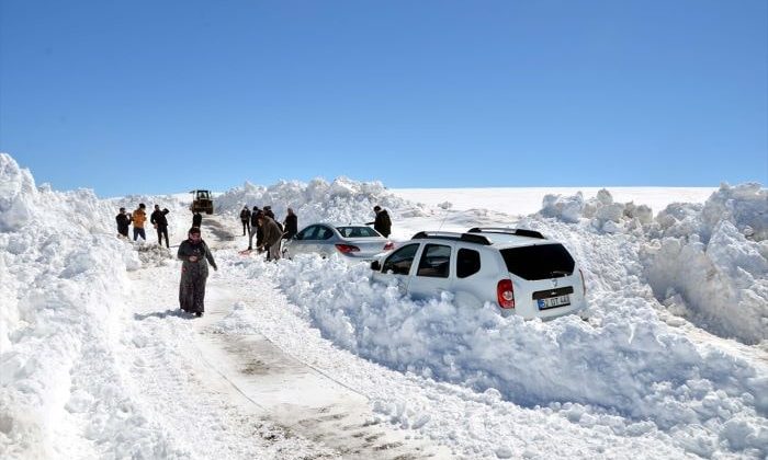 Muş’ta kar ve tipi nedeniyle mahsur kalanlar kurtarıldı