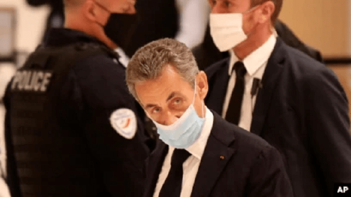 Sarkozy’ye “yolsuzluk” suçundan 3 yıl hapis cezası verildi