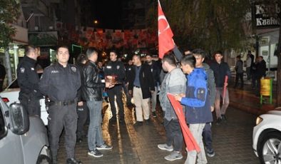 Siirtli gençlerden polislere sürpriz yıl dönümü kutlaması