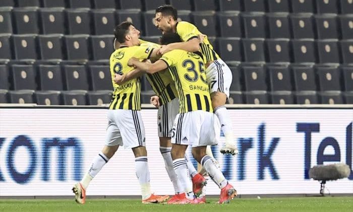 Fenerbahçe, zirve yarışında hata yapmadı