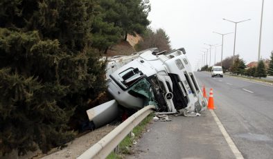 Uşak’ta zincirleme trafik kazasında 9 kişi yaralandı