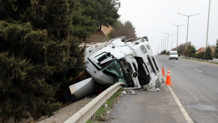 Uşak’ta zincirleme trafik kazasında 9 kişi yaralandı