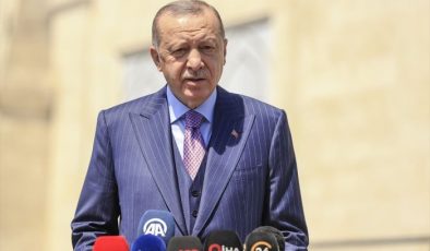 Erdoğan, cuma namazının ardından soruları yanıtladı