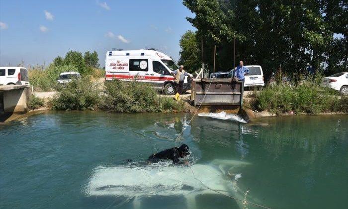 Adana’da sulama kanalında hafif ticari araç bulundu