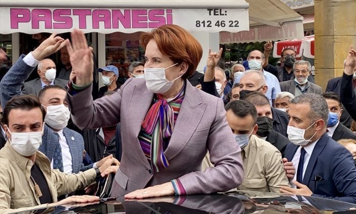 Akşener, Kırşehir’de esnaf ziyareti yaptı