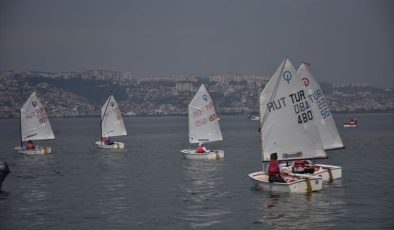 İzmit Körfezi’nde yelken yarışları yapıldı