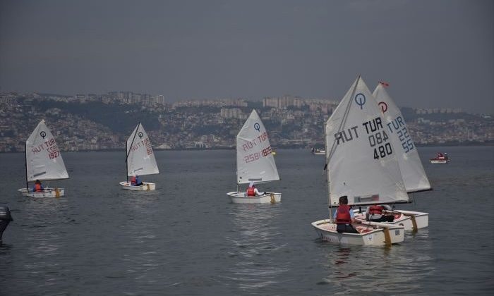 İzmit Körfezi’nde yelken yarışları yapıldı