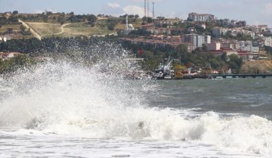 Marmara Denizi’nde ulaşıma poyraz engeli