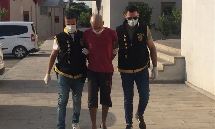 Polis kuş kafesine gizlenmiş silah ve uyuşturucu buldu