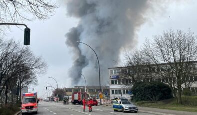 Hamburg’da panik: Yüzlerce insan tahliye edildi