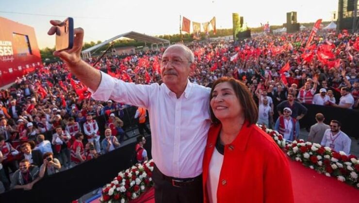 Selvi Kılıçdaroğlu, eşiyle birlikte olduğu kareyi “En çok sevdiğim fotoğraflardan biri” notuyla paylaştı